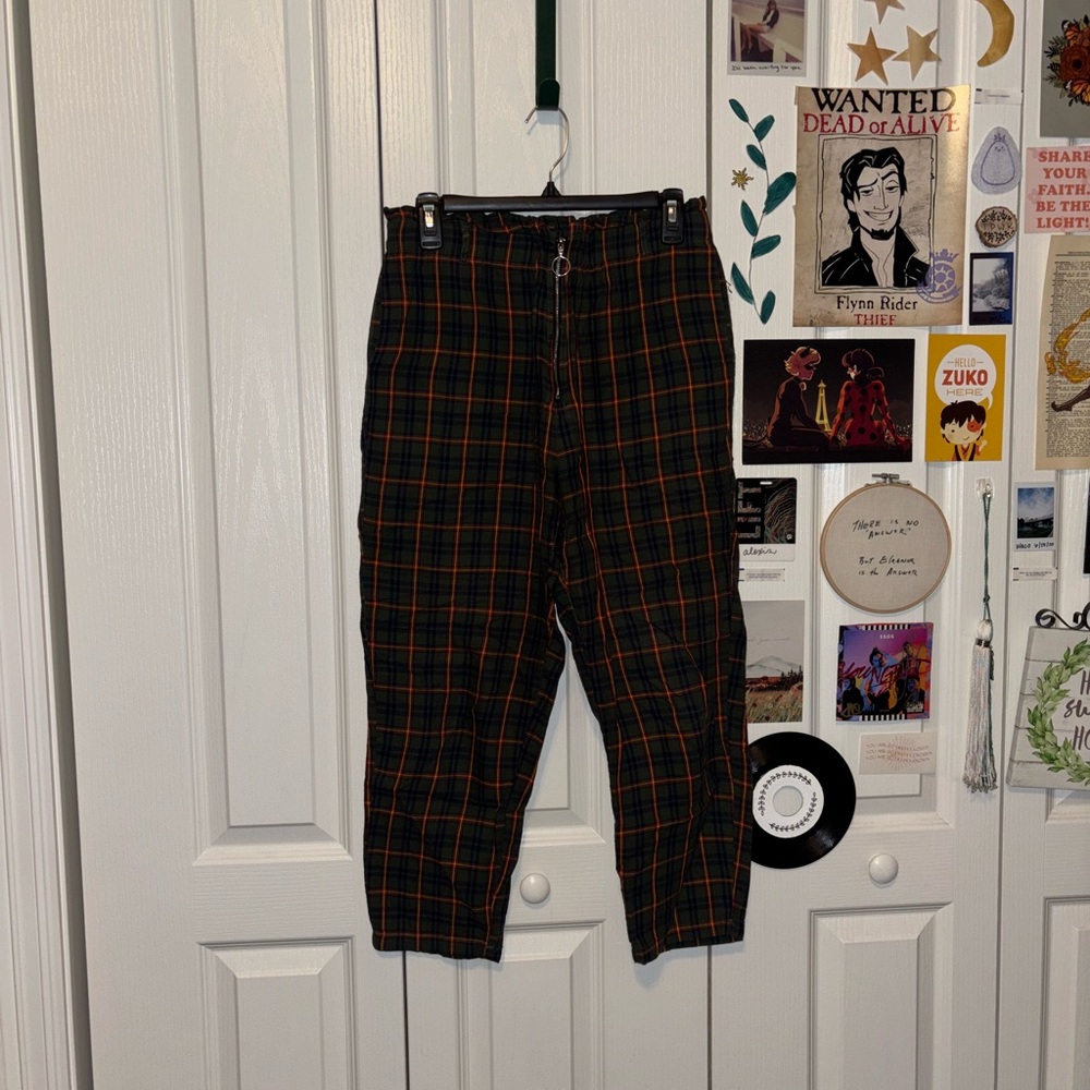 SHEIN Women's Plaid Capris